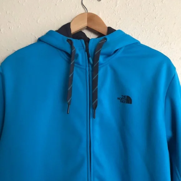 The North Face Hoodie (men’s) - Picture 9 of 12